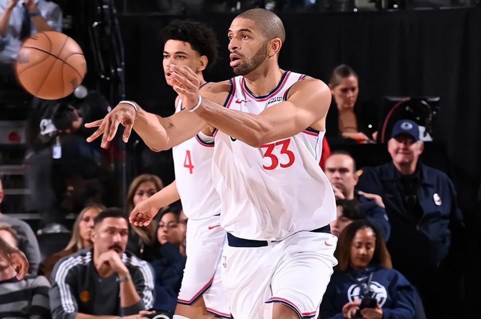 开云-最近一段时间的状态一塌糊涂，快船对于锋线老将的使用存在问题？