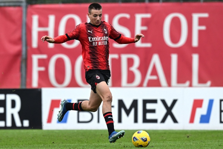 开云-记者：17岁前锋卡马达可能1月回归米兰，俱乐部正评估球员伤情